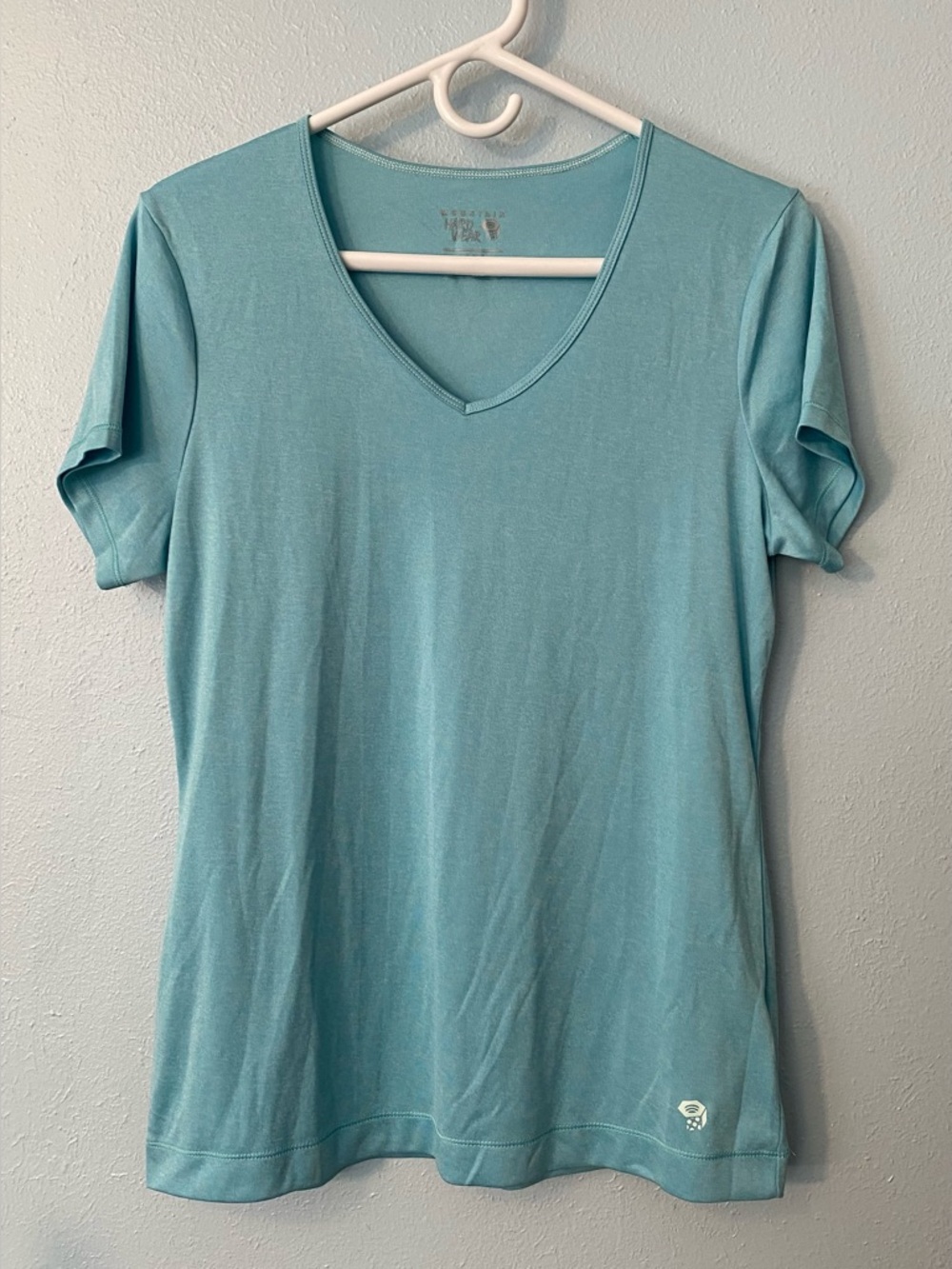 NWOT Mountain Hardwear Wick.Q V-Neck Short Sleeve T-Shirt